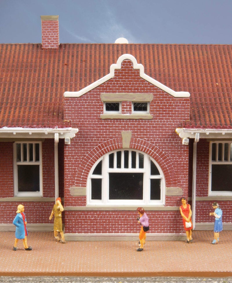 Walthers Cornerstone Series N Scale Santa Fe-Style Brick Depot 6-3/4 x 3-7/8 x 2-1/4"" - Image 5